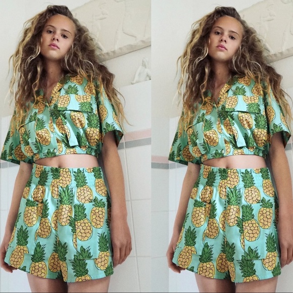 Zara pineapple print crop top and shorts set - Picture 7 of 14